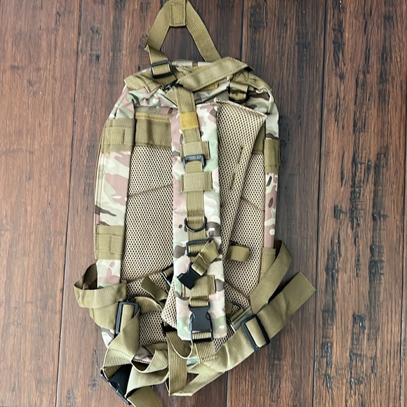 Tactical Camo Backpack - Picture 10 of 10